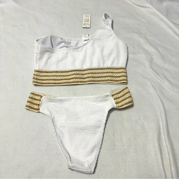 cupshe one shoulder metallic bikini set - Picture 4 of 7